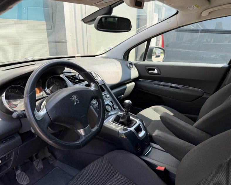 PEUGEOT 5008 1.6 BlueHDi 120ch Style 7 places - Peinture NEUVE - DISTRIBUTION ET ENTRETIEN COMPLET