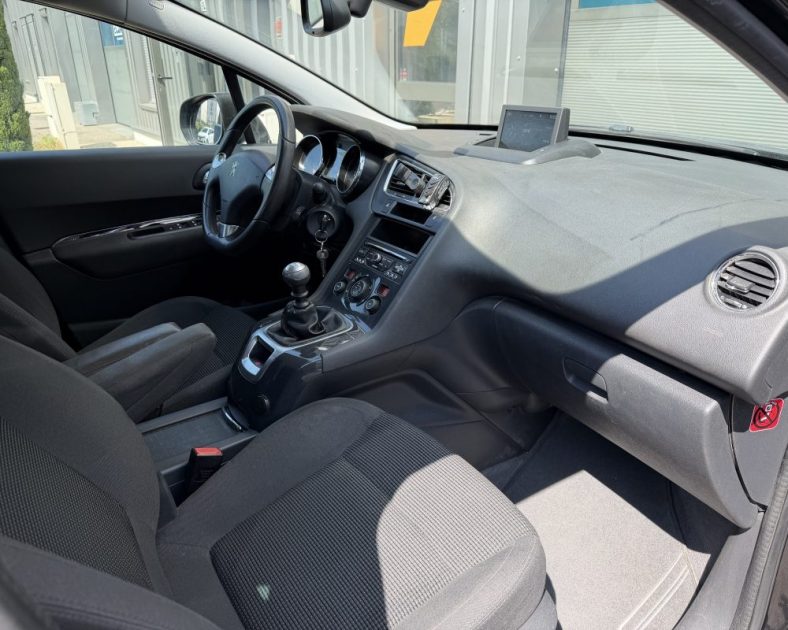 PEUGEOT 5008 1.6 BlueHDi 120ch Style 7 places - Peinture NEUVE - DISTRIBUTION ET ENTRETIEN COMPLET