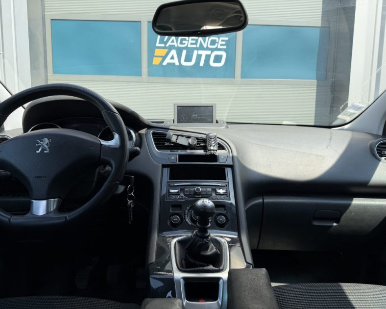 PEUGEOT 5008 1.6 BlueHDi 120ch Style 7 places - Peinture NEUVE - DISTRIBUTION ET ENTRETIEN COMPLET