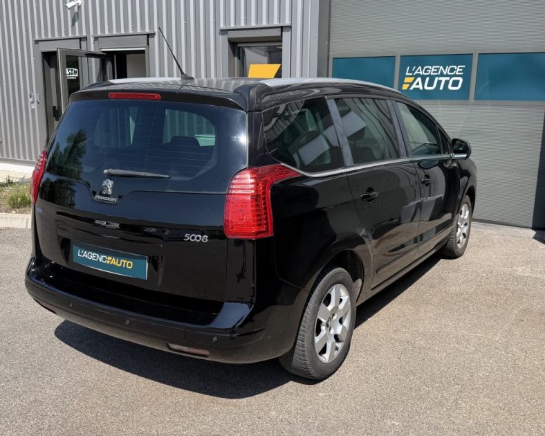PEUGEOT 5008 1.6 BlueHDi 120ch Style 7 places - Peinture NEUVE - DISTRIBUTION ET ENTRETIEN COMPLET