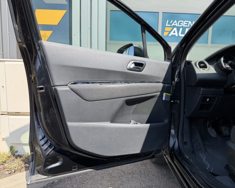 PEUGEOT 5008 1.6 BlueHDi 120ch Style 7 places - Peinture NEUVE - DISTRIBUTION ET ENTRETIEN COMPLET