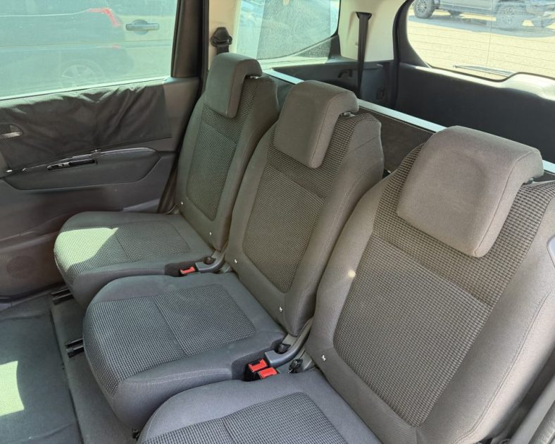 PEUGEOT 5008 1.6 BlueHDi 120ch Style 7 places - Peinture NEUVE - DISTRIBUTION ET ENTRETIEN COMPLET