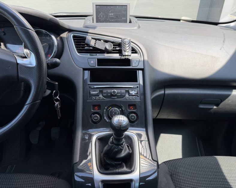 PEUGEOT 5008 1.6 BlueHDi 120ch Style 7 places - Peinture NEUVE - DISTRIBUTION ET ENTRETIEN COMPLET