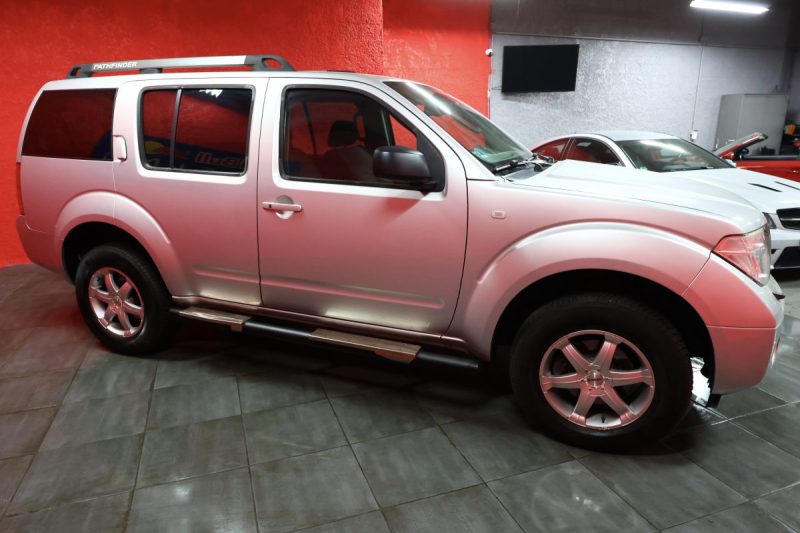 🟢 Nissan Pathfinder 2.5 DCI SE 175 cv Automatique GPS Bluetooth Attelage Régulateur 4X4 7 places