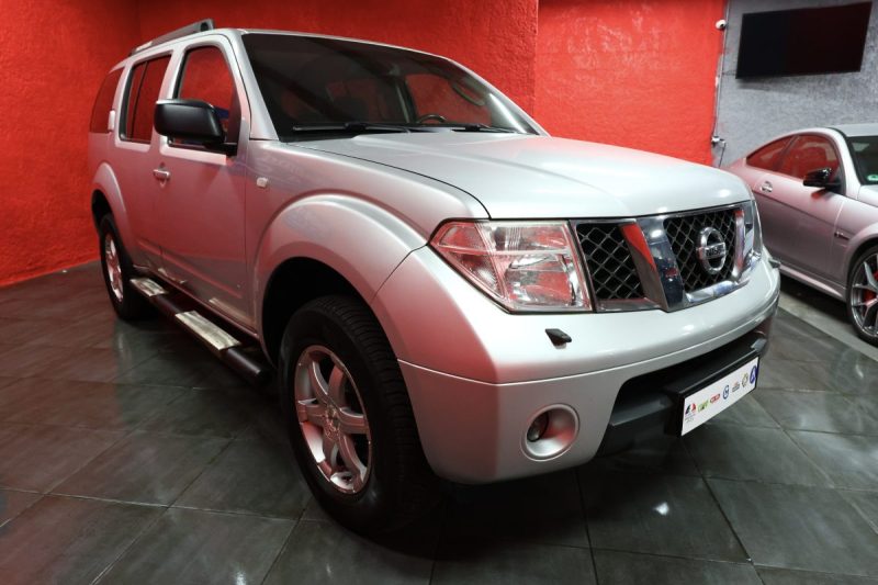 🟢 Nissan Pathfinder 2.5 DCI SE 175 cv Automatique GPS Bluetooth Attelage Régulateur 4X4 7 places