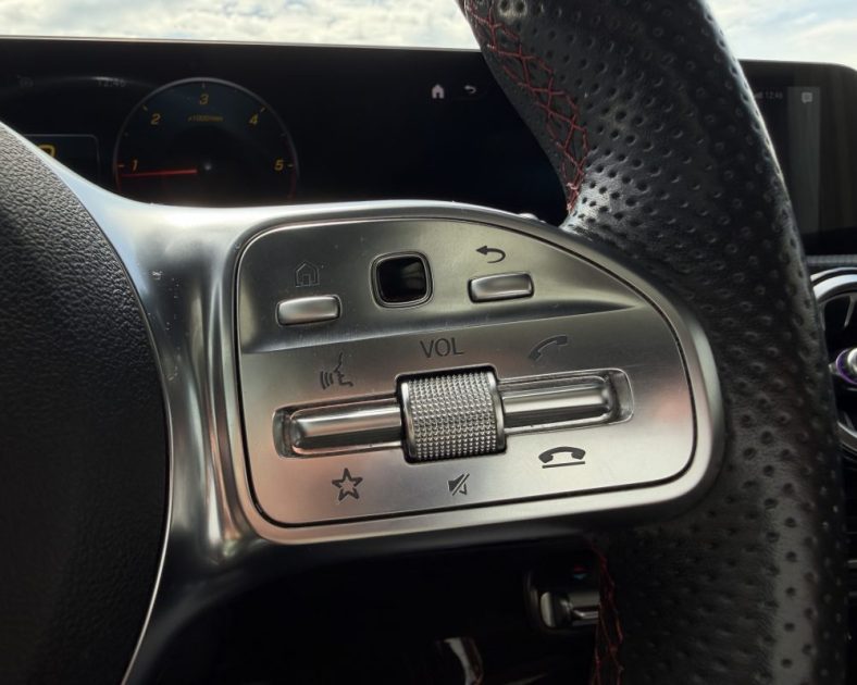 MERCEDES CLASSE A IV A180 D AMG LINE 7G-DCT 2019