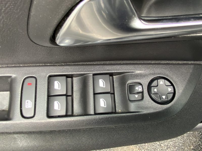 PEUGEOT 208  1.5 BLUEHDI 100 CV ACTIVE 2022 * FAIBLE KILOMÉTRAGE, APPLE CARPLAY + GARANTIE 1 AN