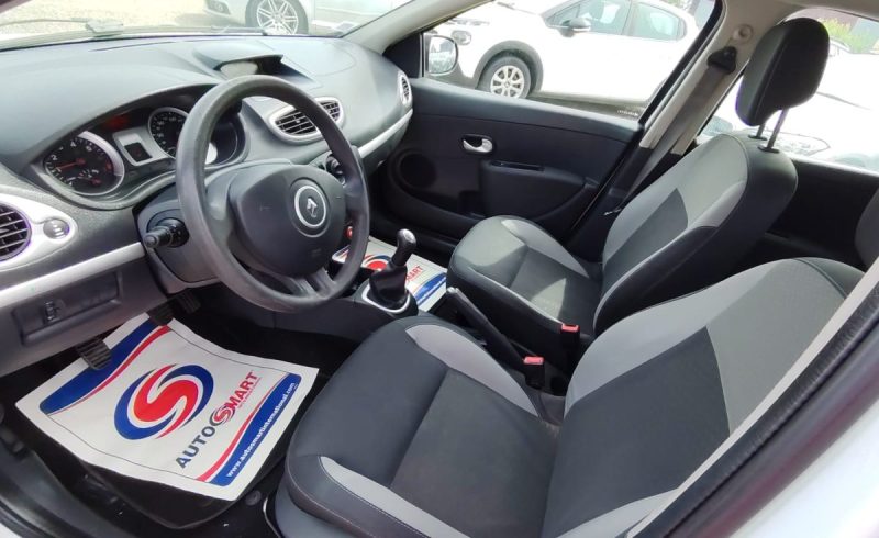 RENAULT  CLIO III ESTATE EXPRESSION CLIM 1.2 16V 75CH  