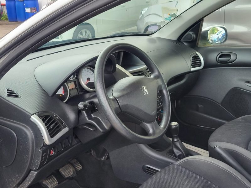 PEUGEOT 206 PLUS + 1.4 75 TRENDY 2011