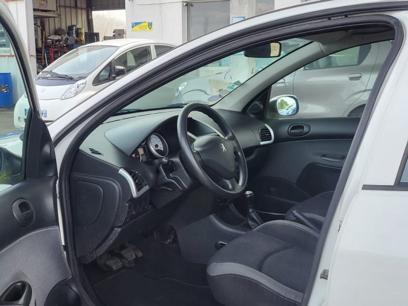 PEUGEOT 206 PLUS + 1.4 75 TRENDY 2011