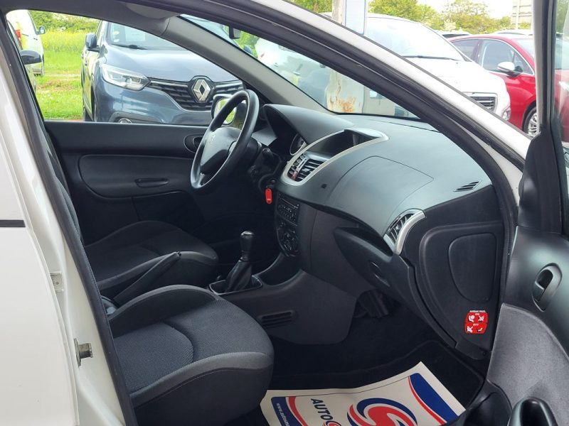 PEUGEOT 206 PLUS + 1.4 75 TRENDY 2011