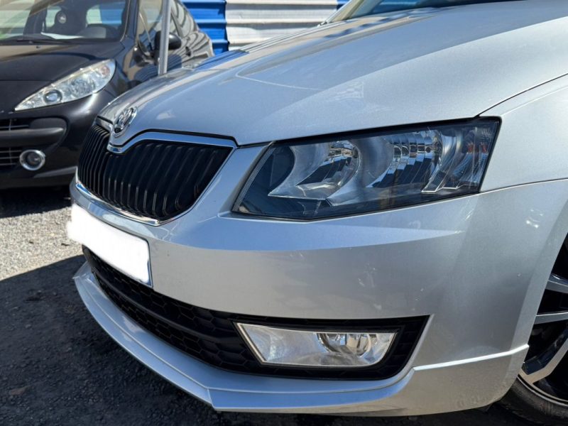 SKODA Octavia  Berline 1.6 TDI 16V DSG7 105 cv Boîte auto Full OPTIONS