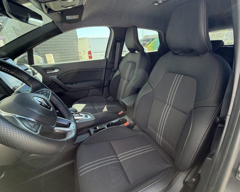 NEUF - RENAULT CAPTUR 1.6 E-TECH HYBRIDE - 145CH - Sortie de concession - EVOLUTION 2023 - 2000 km