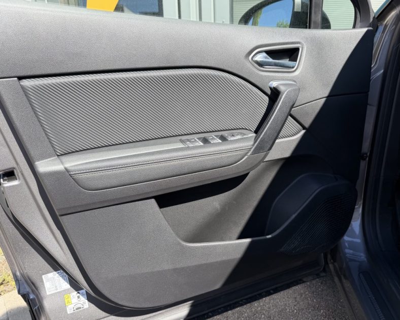 NEUF - RENAULT CAPTUR 1.6 E-TECH HYBRIDE - 145CH - Sortie de concession - EVOLUTION 2023 - 2000 km