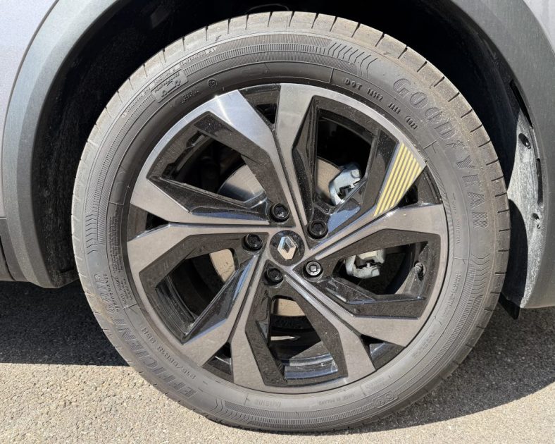 NEUF - RENAULT CAPTUR 1.6 E-TECH HYBRIDE - 145CH - Sortie de concession - EVOLUTION 2023 - 2000 km