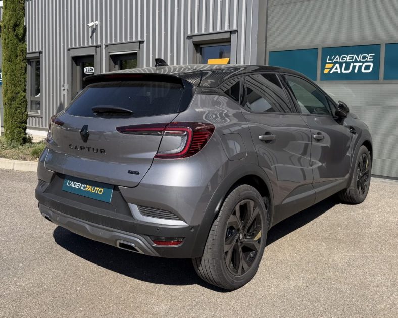 NEUF - RENAULT CAPTUR 1.6 E-TECH HYBRIDE - 145CH - Sortie de concession - EVOLUTION 2023 - 2000 km