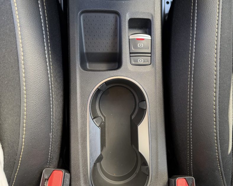NEUF - RENAULT CAPTUR 1.6 E-TECH HYBRIDE - 145CH - Sortie de concession - EVOLUTION 2023 - 2000 km