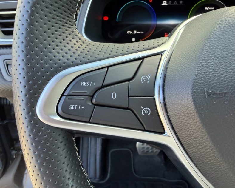 NEUF - RENAULT CAPTUR 1.6 E-TECH HYBRIDE - 145CH - Sortie de concession - EVOLUTION 2023 - 2000 km