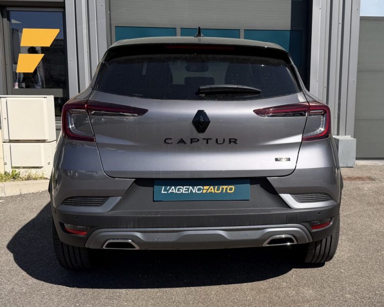 NEUF - RENAULT CAPTUR 1.6 E-TECH HYBRIDE - 145CH - Sortie de concession - EVOLUTION 2023 - 2000 km