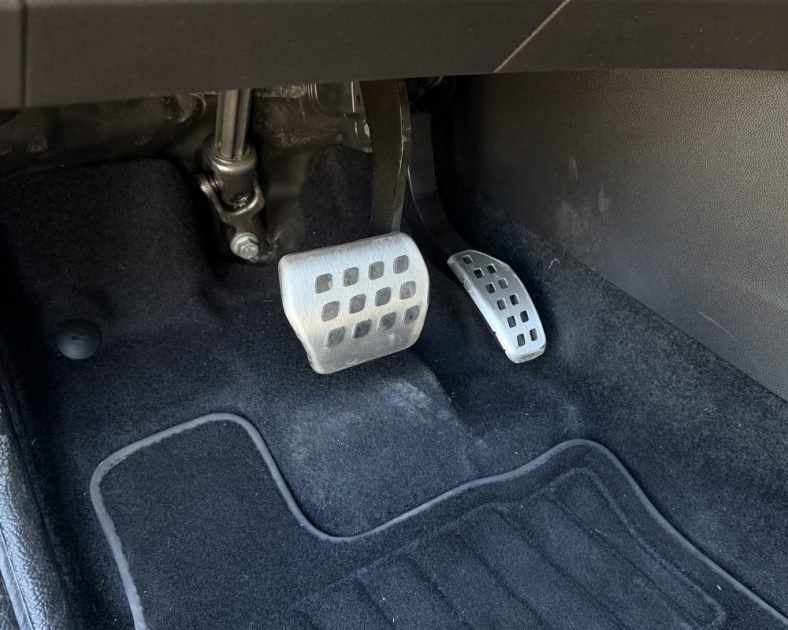 NEUF - RENAULT CAPTUR 1.6 E-TECH HYBRIDE - 145CH - Sortie de concession - EVOLUTION 2023 - 2000 km