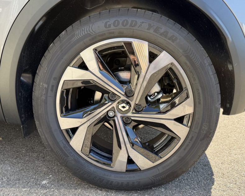 NEUF - RENAULT CAPTUR 1.6 E-TECH HYBRIDE - 145CH - Sortie de concession - EVOLUTION 2023 - 2000 km