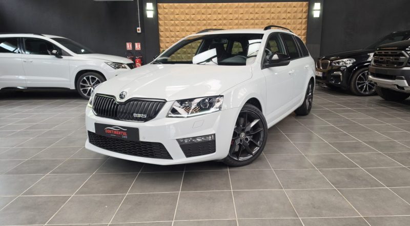 Skoda octavia combi 2.0 tsi 220 rs*1°Main 44MKm Seul.*CAMERA*cuir*xenon*