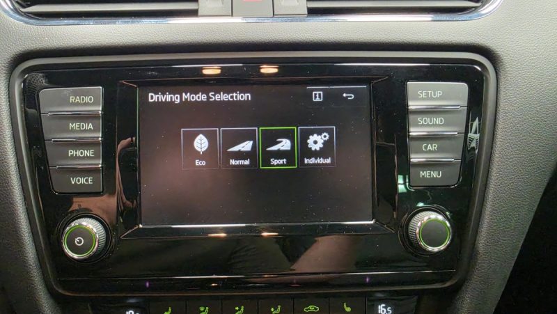 SKODA OCTAVIA COMBI RS 2.0 TSI 220*CAMERA*CUIR*XENON*BVM6