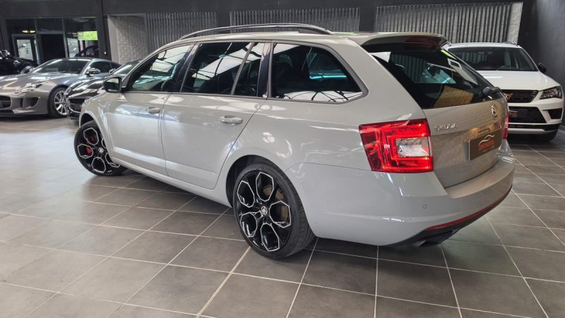 SKODA OCTAVIA COMBI RS 2.0 TSI 220*CAMERA*CUIR*XENON*BVM6