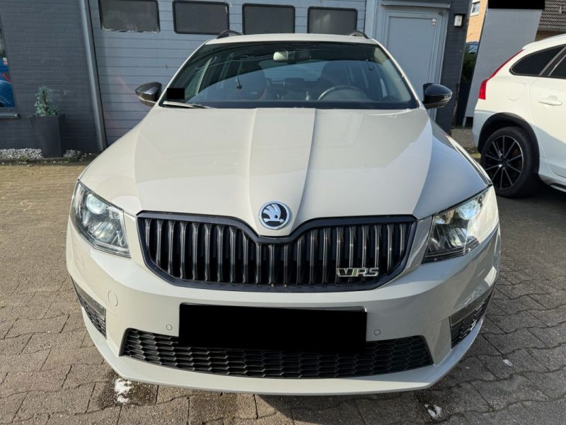 SKODA OCTAVIA COMBI RS 2.0 TSI 220*CAMERA*CUIR*XENON*BVM6