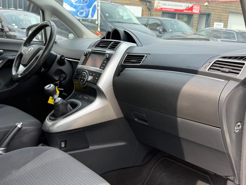 TOYOTA VERSO 112 D-4D  STYLE 5 PLACES 2015