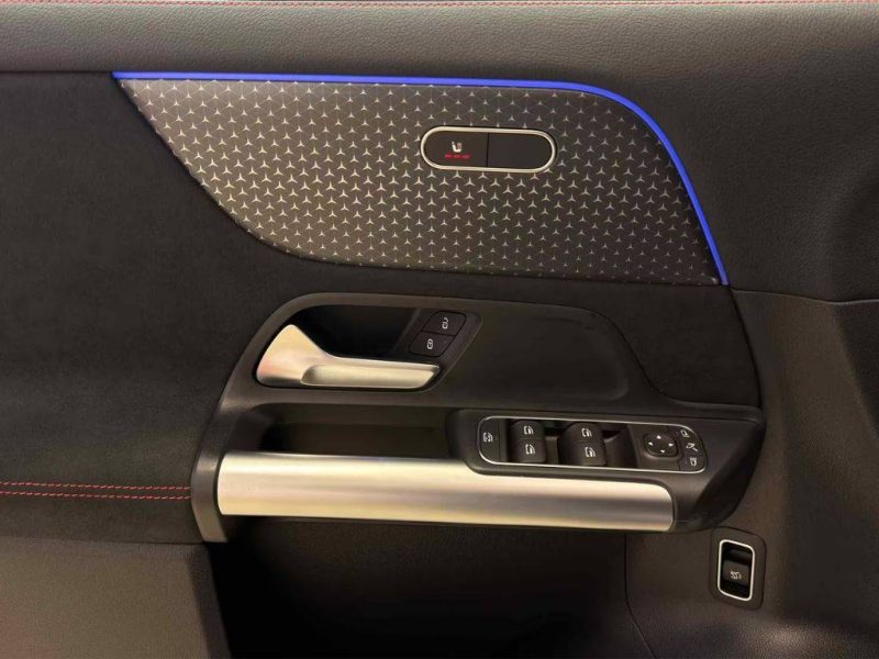 MERCEDES-BENZ GLA 220 4MATIC AMG LINE PANO MULTIBEAM NIGHT KEYLESS 19\" 2024