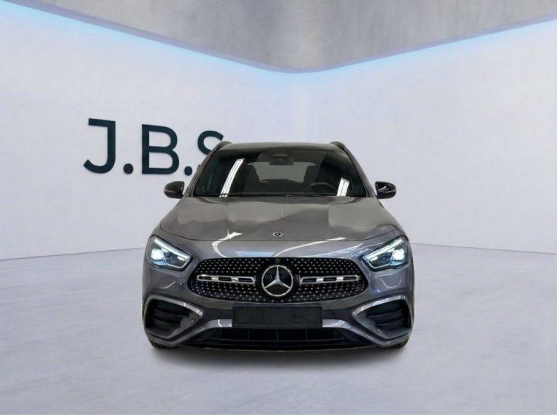 MERCEDES-BENZ GLA 220 4MATIC AMG LINE PANO MULTIBEAM NIGHT KEYLESS 19\" 2024