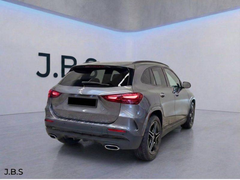 MERCEDES-BENZ GLA 220 4MATIC AMG LINE PANO MULTIBEAM NIGHT KEYLESS 19\" 2024