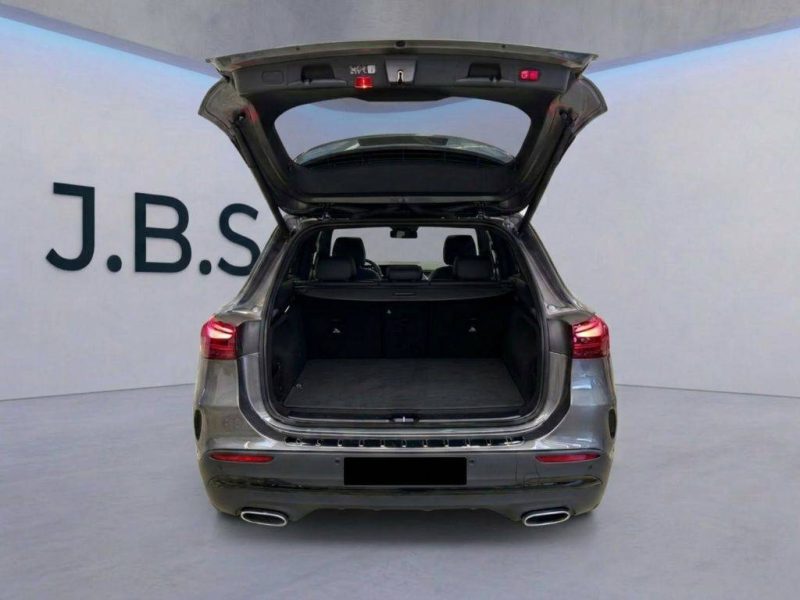MERCEDES-BENZ GLA 220 4MATIC AMG LINE PANO MULTIBEAM NIGHT KEYLESS 19\" 2024