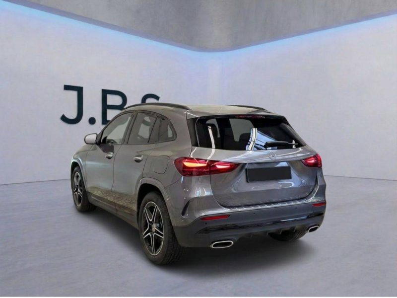 MERCEDES-BENZ GLA 220 4MATIC AMG LINE PANO MULTIBEAM NIGHT KEYLESS 19\" 2024