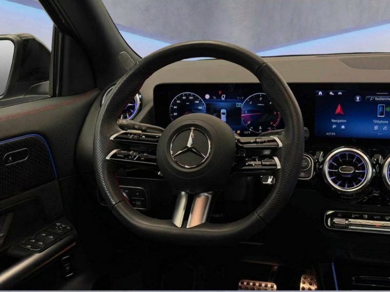 MERCEDES-BENZ GLA 220 4MATIC AMG LINE PANO MULTIBEAM NIGHT KEYLESS 19\" 2024