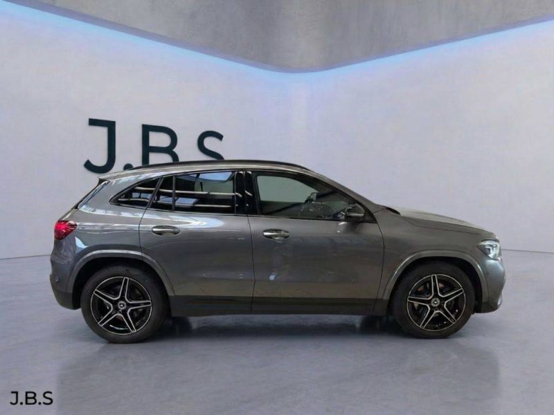 MERCEDES-BENZ GLA 220 4MATIC AMG LINE PANO MULTIBEAM NIGHT KEYLESS 19\" 2024