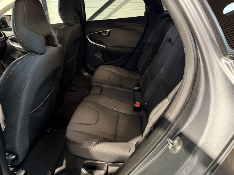 Volvo V40 Cross Country - 2015 - D3 150 ch - BVA - Finition Momentum - GPS - Sièges chauffants 