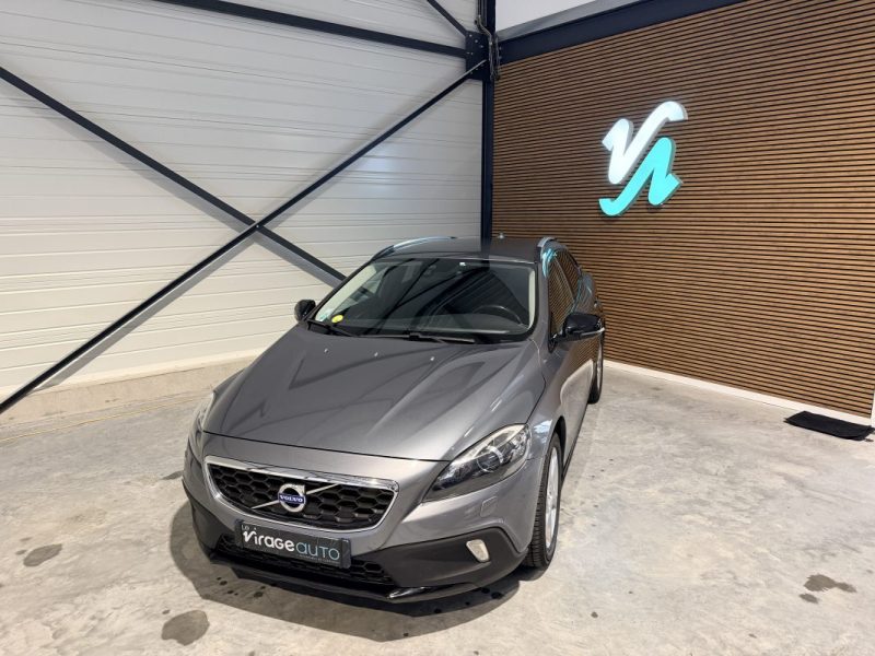 Volvo V40 Cross Country - 2015 - D3 150 ch - BVA - Finition Momentum - GPS - Sièges chauffants 