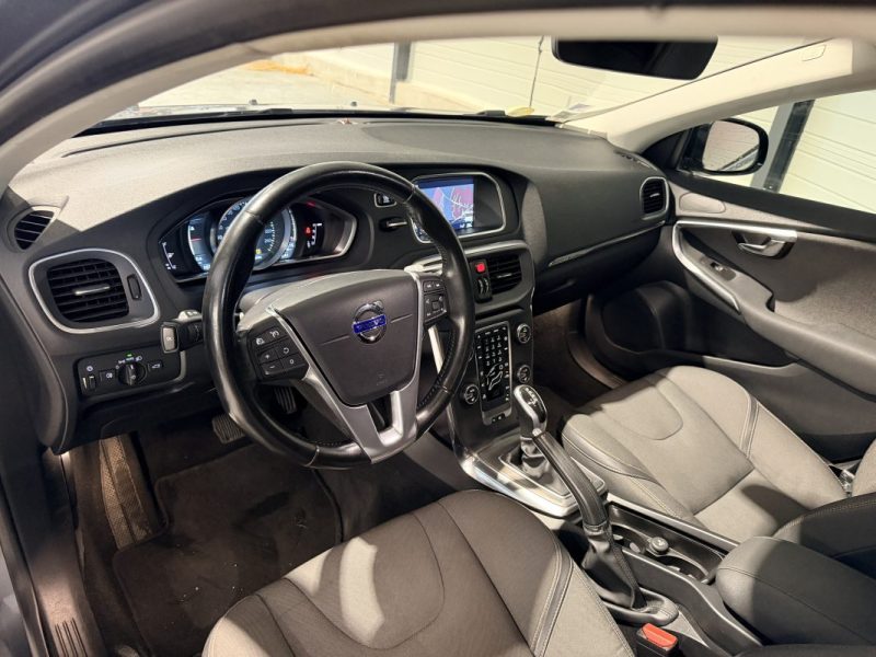 Volvo V40 Cross Country - 2015 - D3 150 ch - BVA - Finition Momentum - GPS - Sièges chauffants 