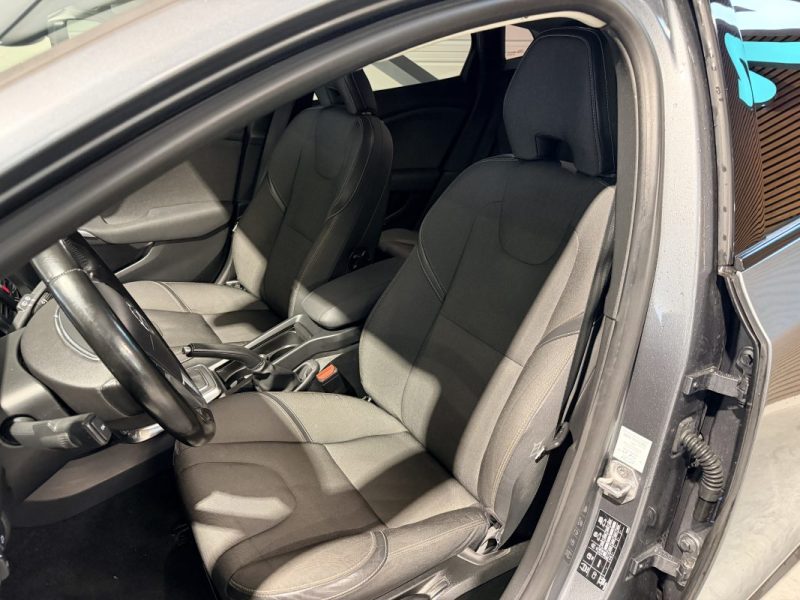 Volvo V40 Cross Country - 2015 - D3 150 ch - BVA - Finition Momentum - GPS - Sièges chauffants 