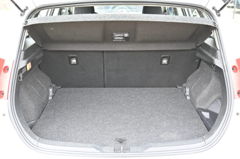 TOYOTA AURIS 136h Dynamic 12/2013