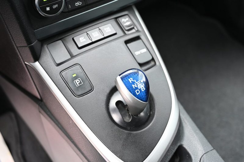 TOYOTA AURIS 136h Dynamic 12/2013