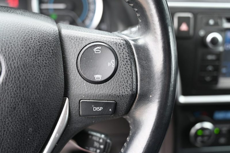 TOYOTA AURIS 136h Dynamic 12/2013