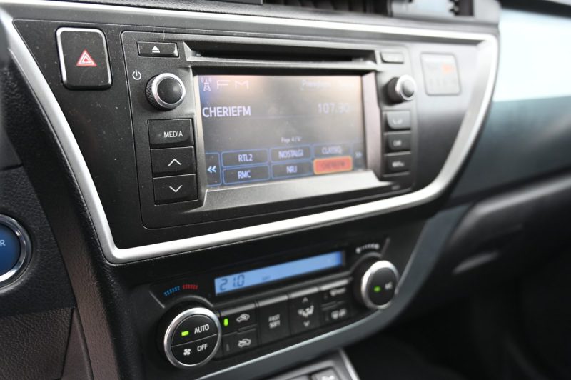 TOYOTA AURIS 136h Dynamic 12/2013