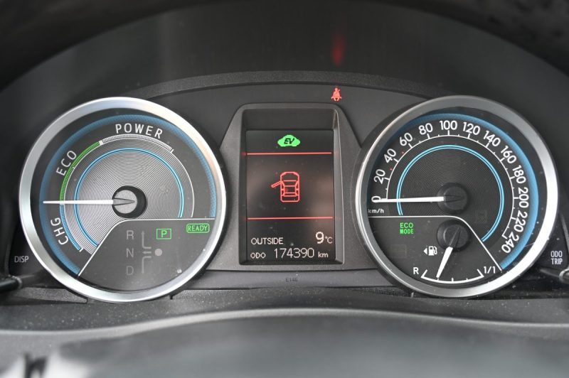 TOYOTA AURIS 136h Dynamic 12/2013