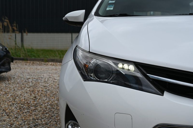 TOYOTA AURIS 136h Dynamic 12/2013