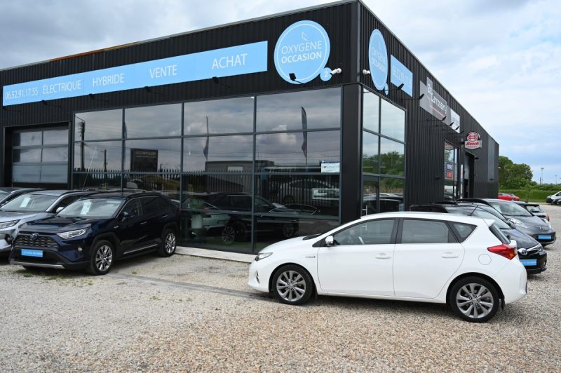 TOYOTA AURIS 136h Dynamic 12/2013