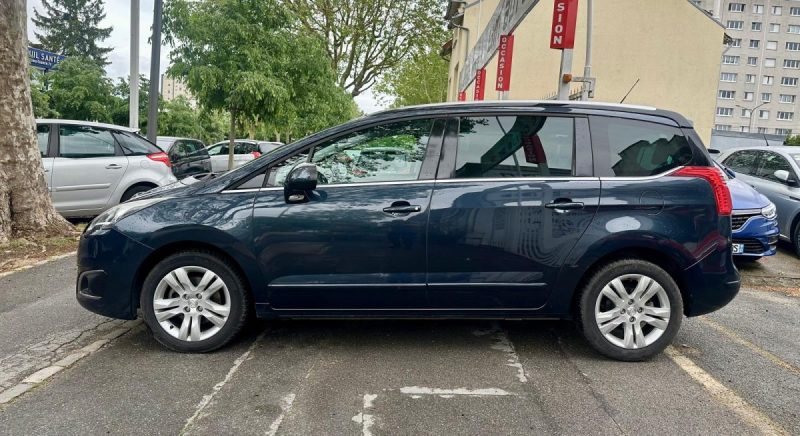 PEUGEOT 5008 1.6 BlueHDI 120 ALLURE 7 Places