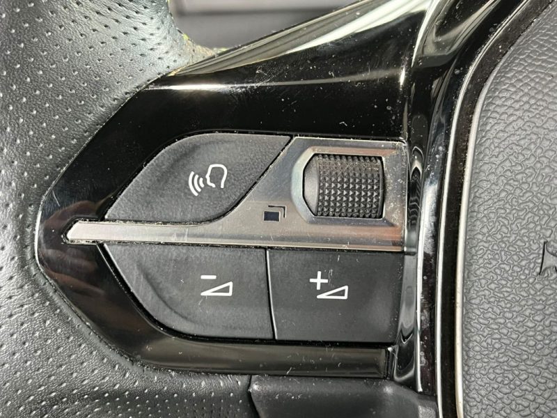 🚗 PEUGEOT 2008 II e-2008 138ch ⚡ ⚙️ 📱 CarPlay 📷 Caméra de recul 🧭 GPS 🪑 Semi cuir 🛡️ Garantie